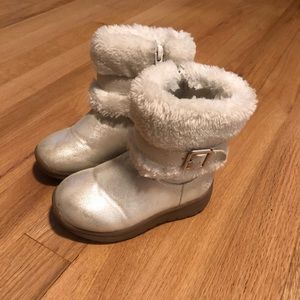 Oshkosh size 7 white shimmer boots